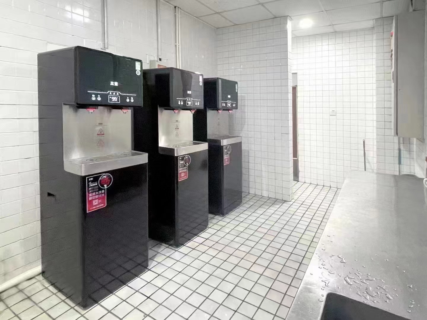 车间餐边柜开水机推荐：科普选型要点，守护车间便捷饮水安全