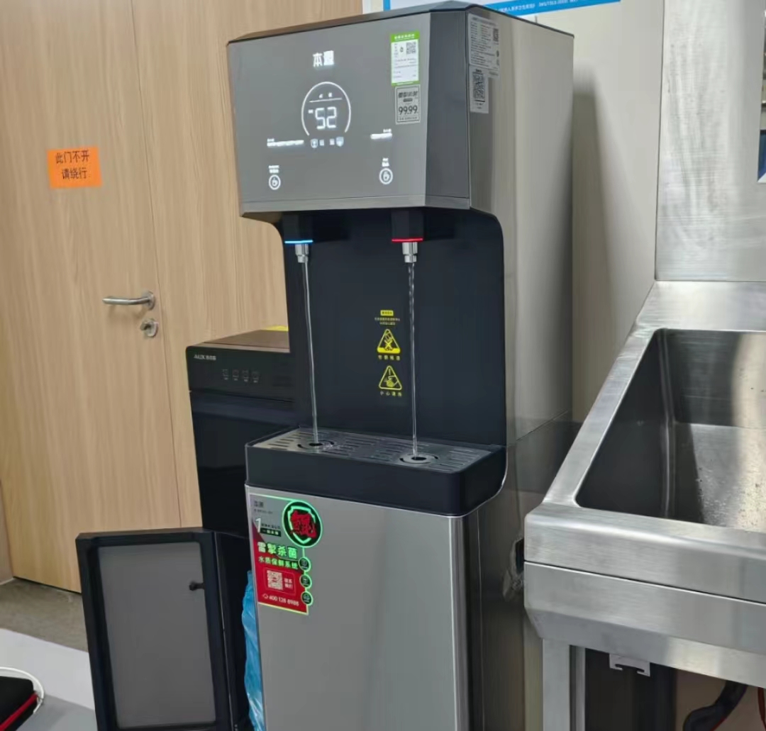 办公室餐边柜开水机推荐：科普适配技巧，美观省空间更适配办公