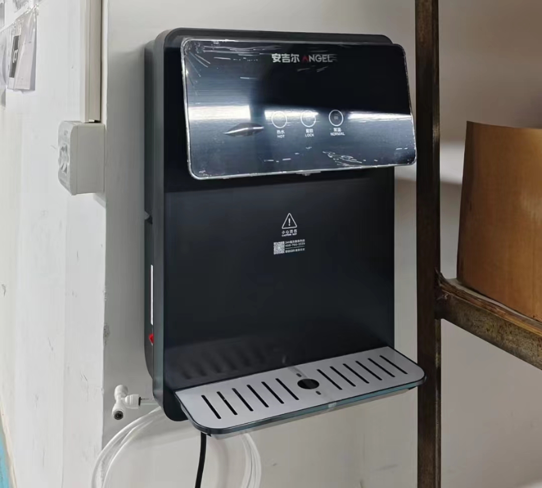 办公室挂壁式直饮水机推荐：科普适配要点，省空间更适配办公场景